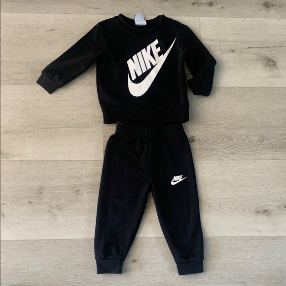 Nike‎ Kids Black Tracksuit Set unisex Size 18 months - Picture 1 of 8
